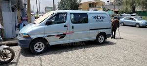 Toyota HiAce 1997 Blue