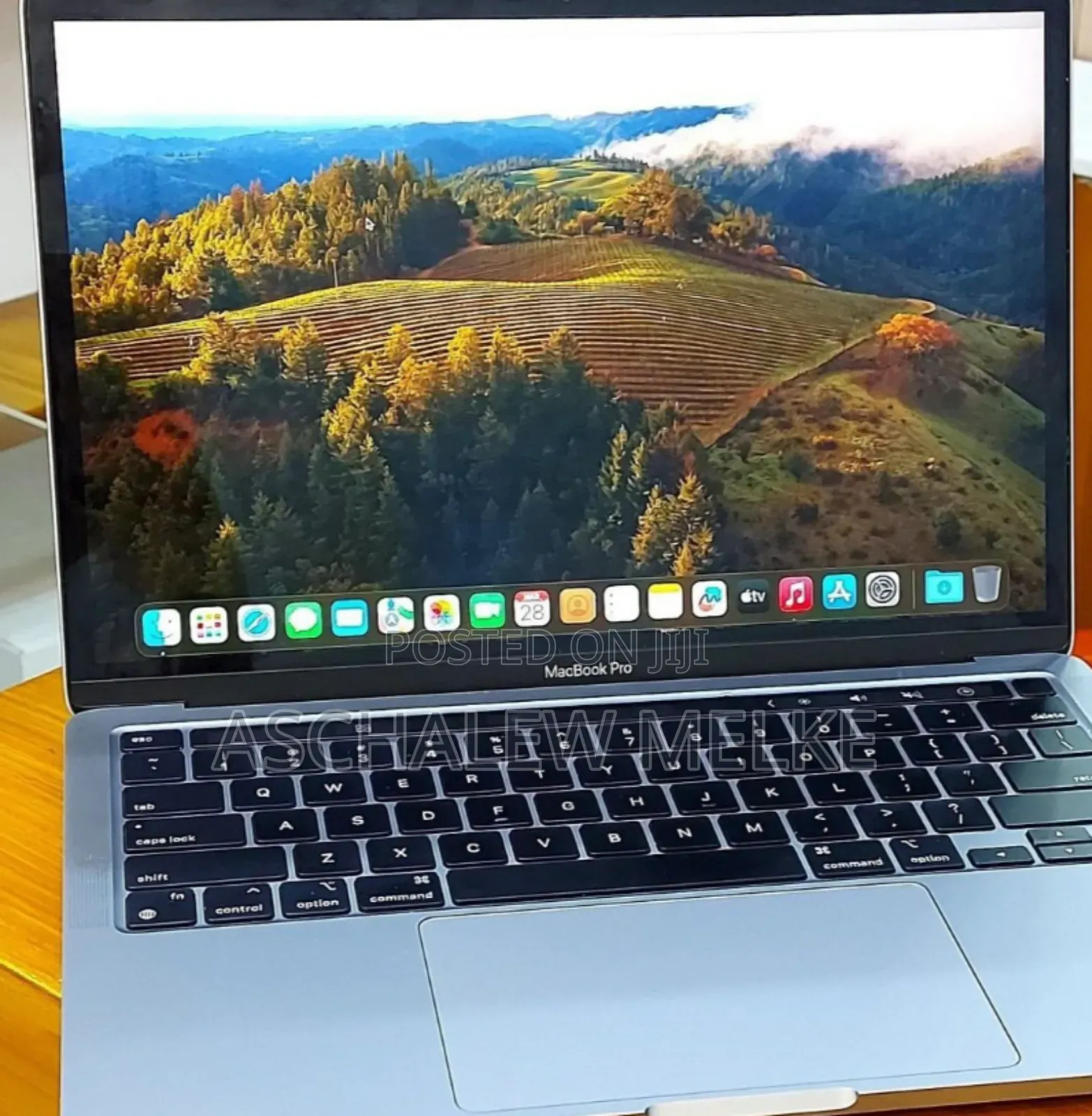 New Laptop Apple MacBook Pro 2022 M2 8GB Apple M2 SSD 256GB