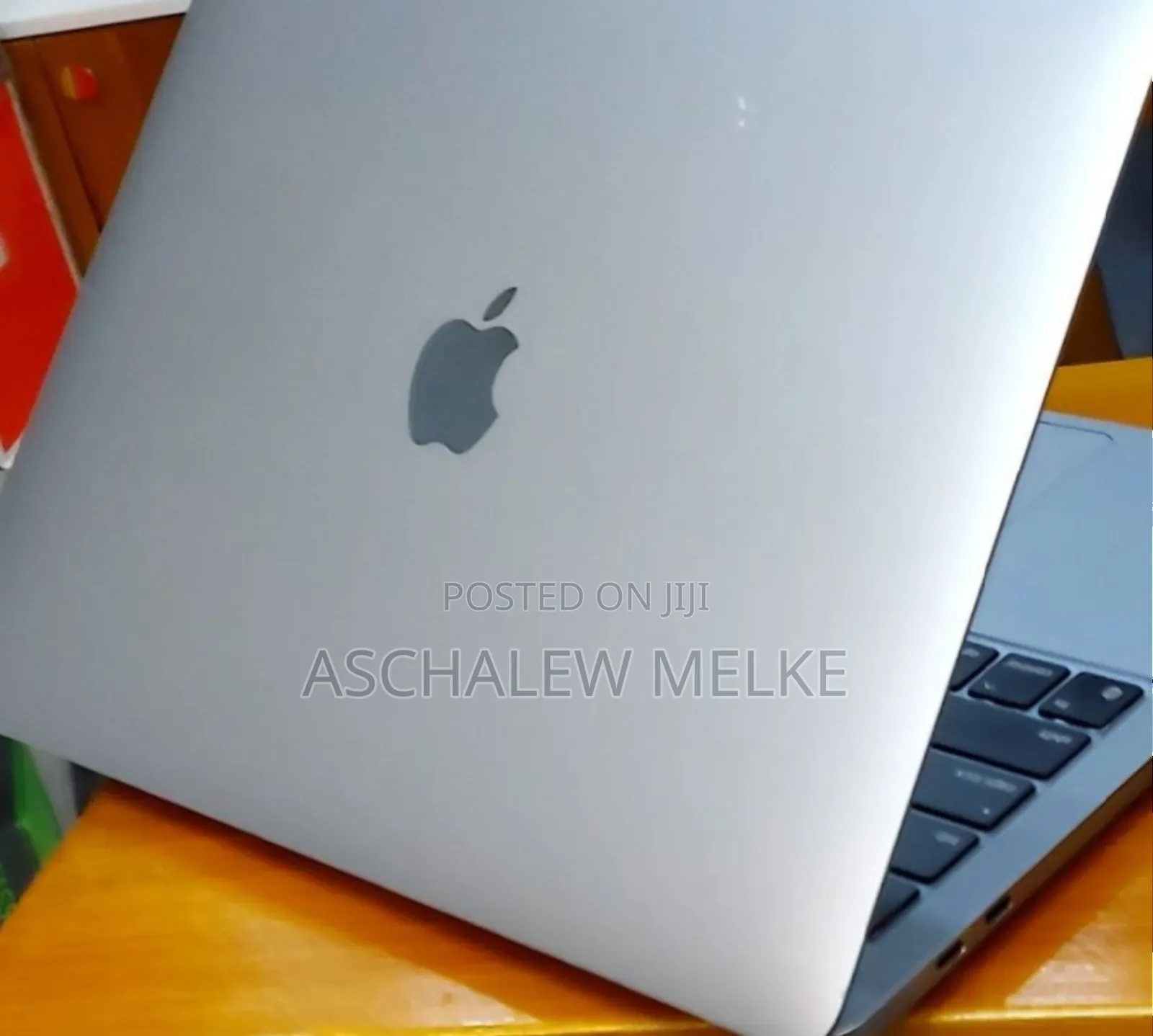 New Laptop Apple MacBook Pro 2022 M2 8GB Apple M2 SSD 256GB