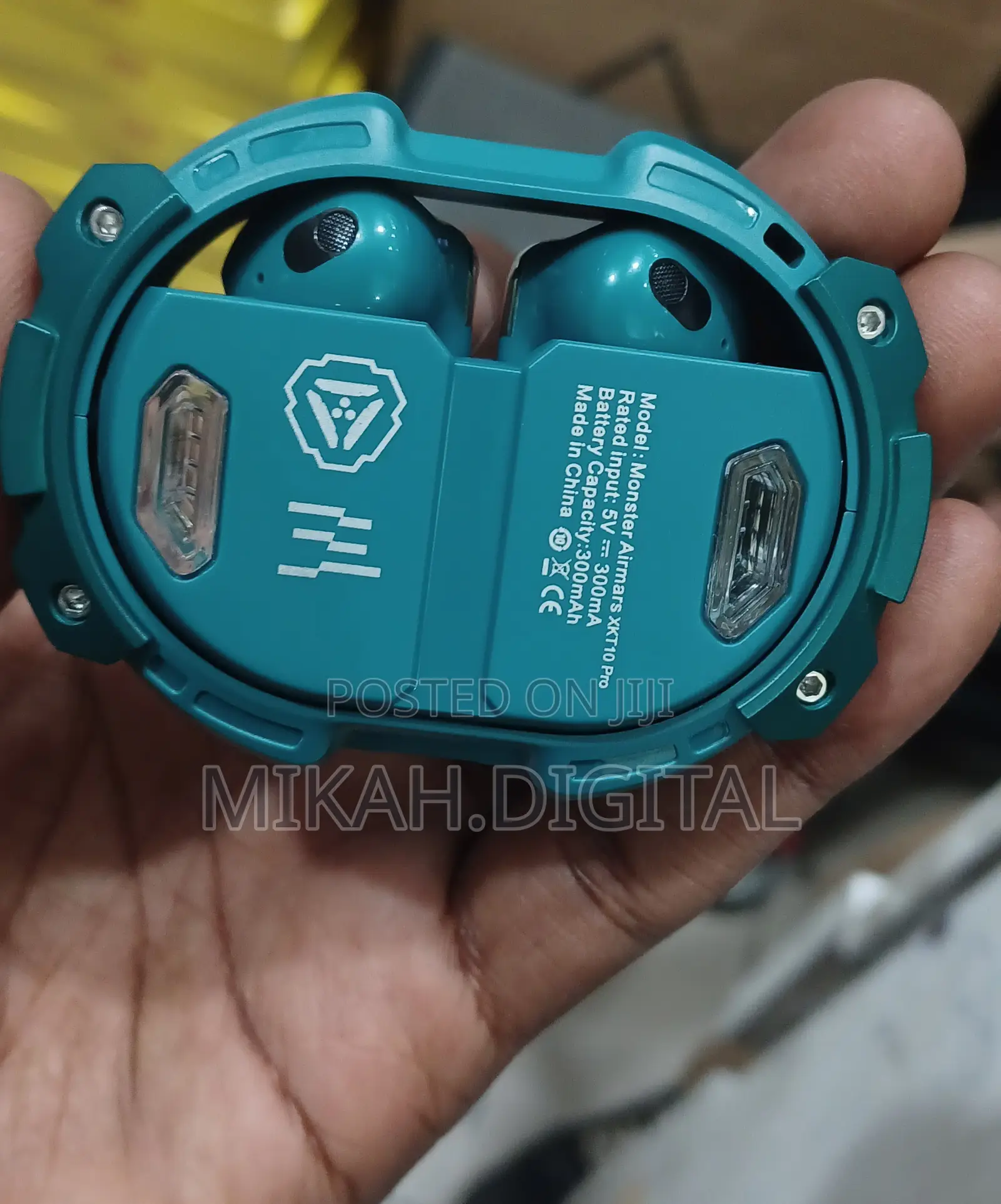 Monster Airmars Green Bluetooth Earphones With Charging Case