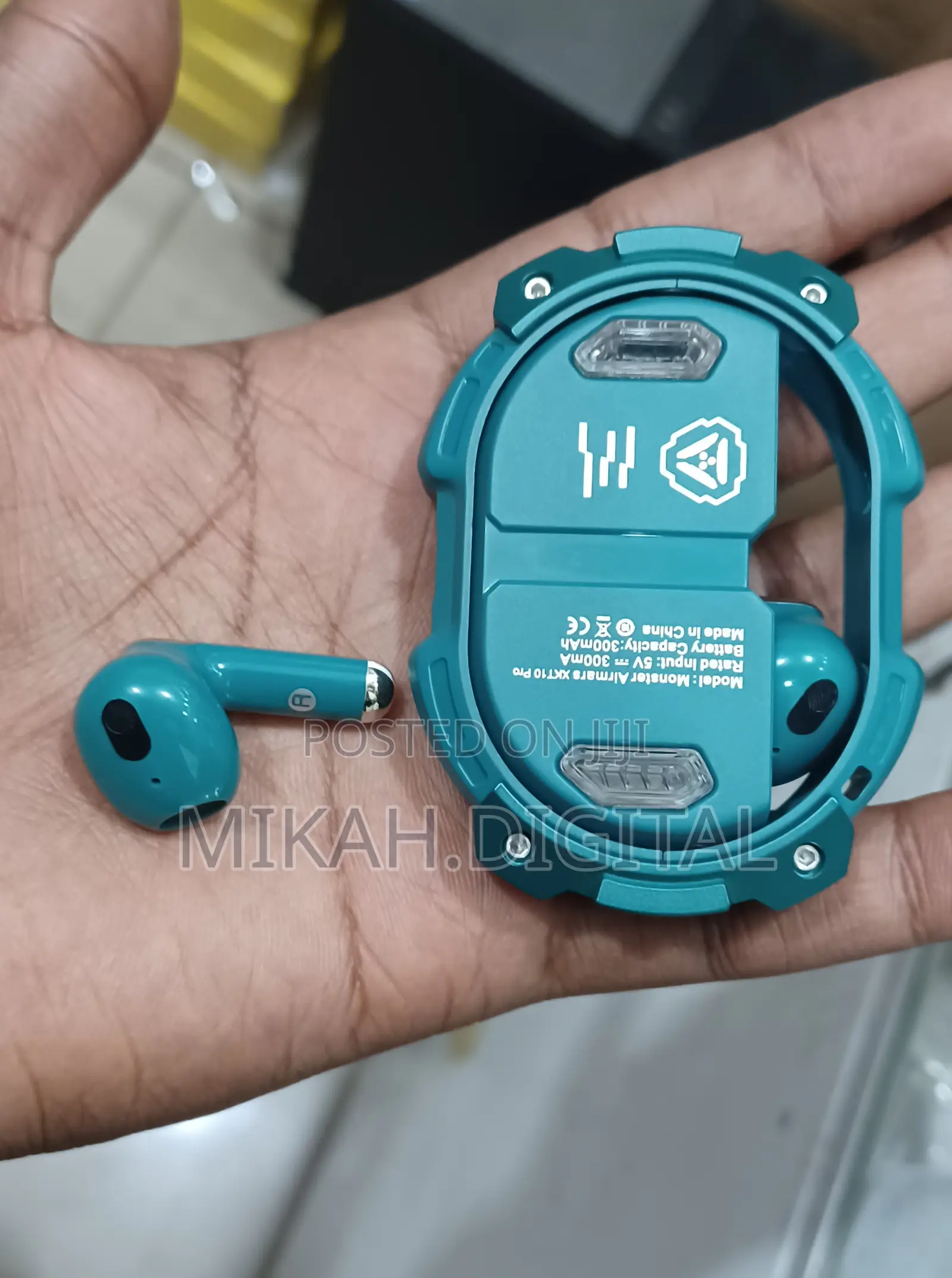 Monster Airmars Green Bluetooth Earphones With Charging Case