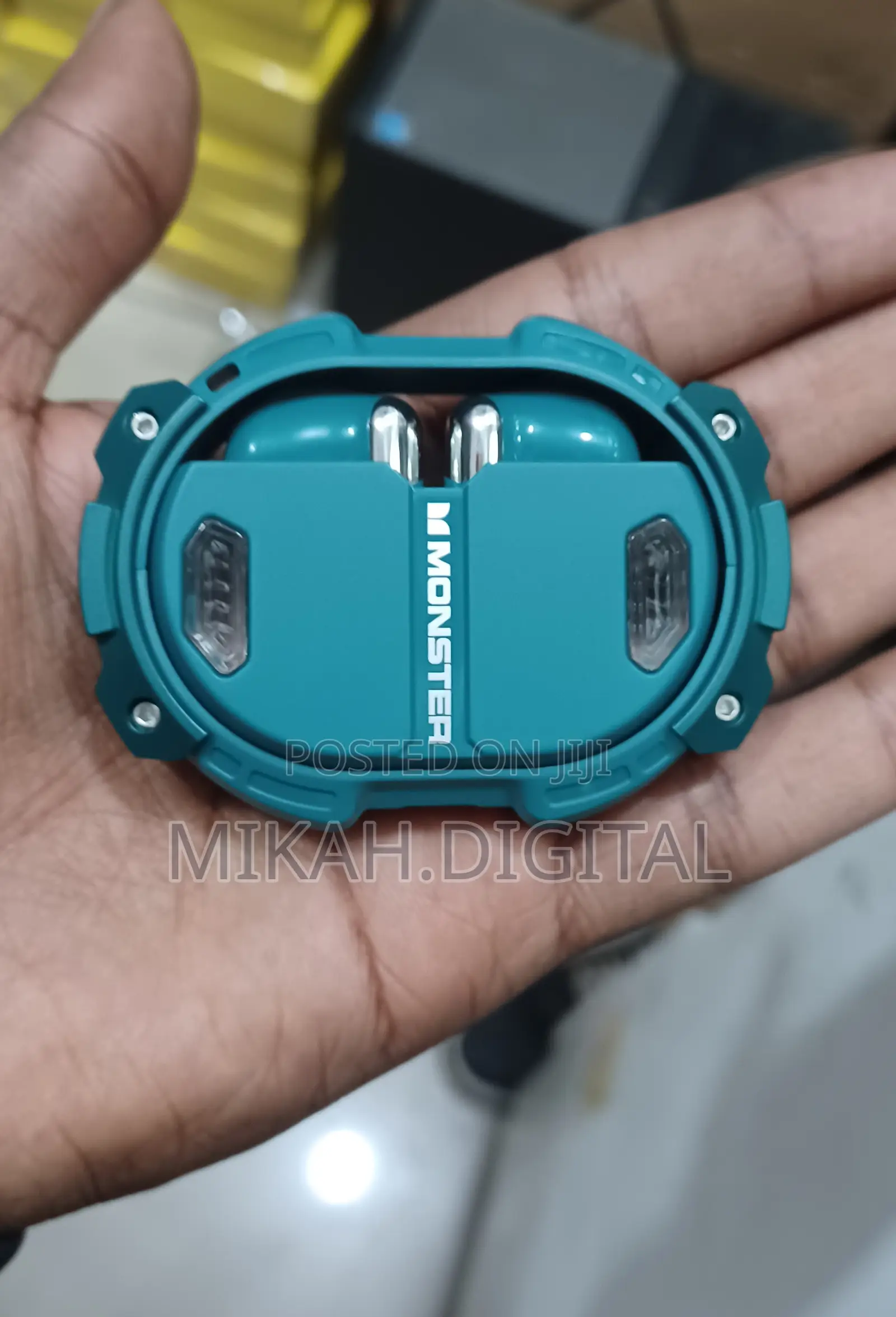 Monster Airmars Green Bluetooth Earphones With Charging Case