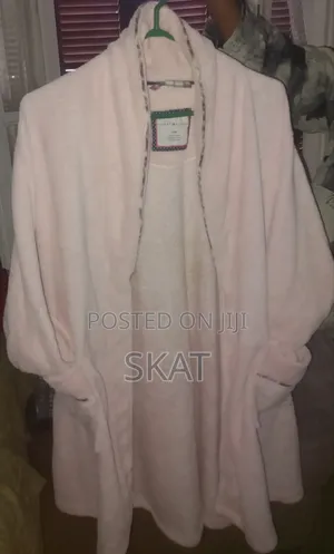 የፒጃማ ጋውን ለሴት