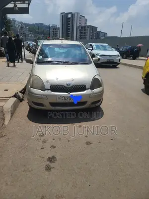 Photo - Toyota Vitz 1.0 FWD 3dr 2002 Off white