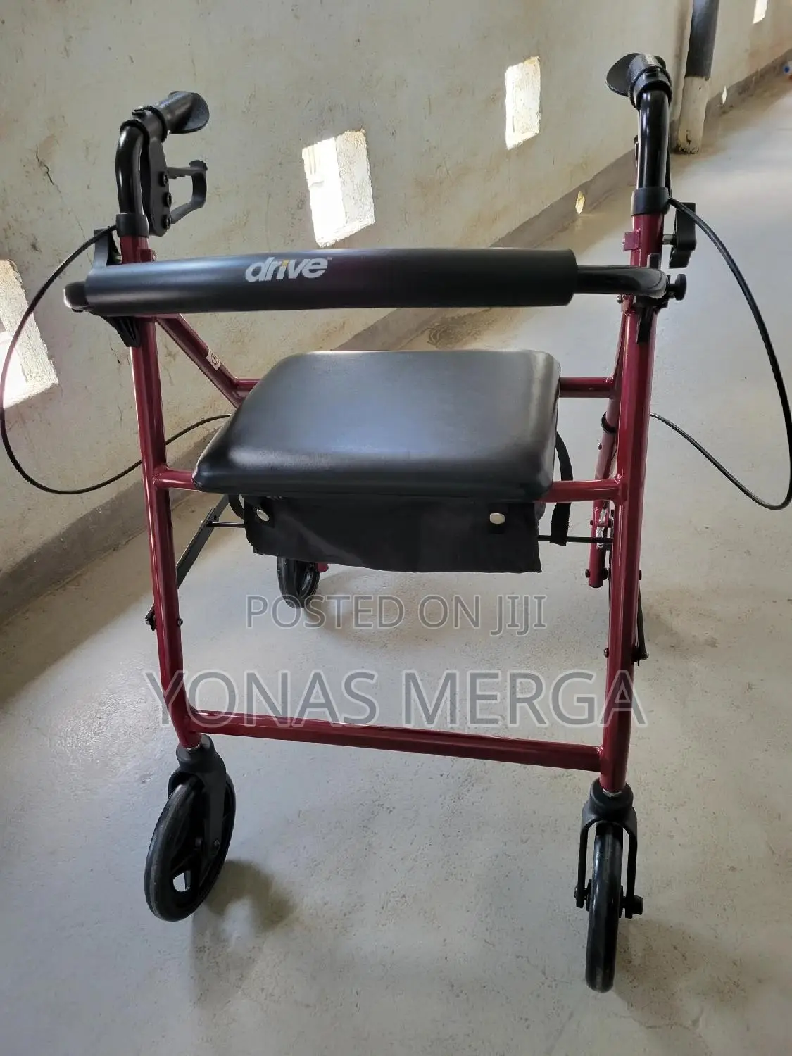 Walker With Foam Seat and Bag٥٥the 4-Wheeled Rollator Walker