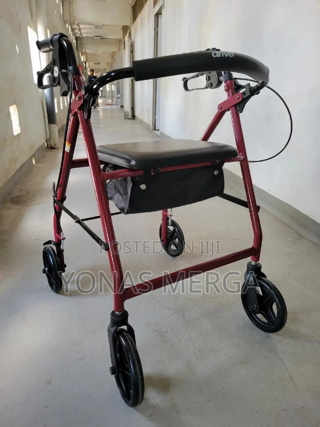 European Walker٥|Walker With Padded Seat, Lockable Brakes