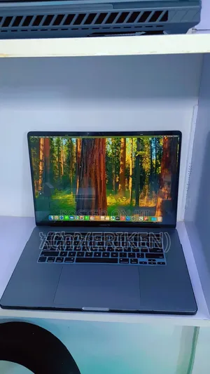 Photo - New Laptop Apple MacBook Pro 2019 16GB Intel Core I9 SSD 1T