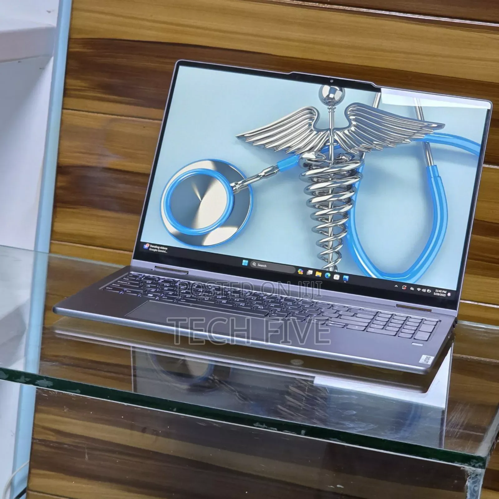 New Laptop Lenovo Yoga 7i 16GB Intel Core I7 SSD 512GB