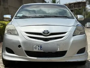 Photo - Toyota Belta 2007 Silver