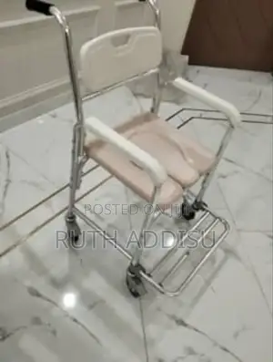 Photo - Four Wheel Medical Chair Shower Poty Chair炒飯commod3 Medical