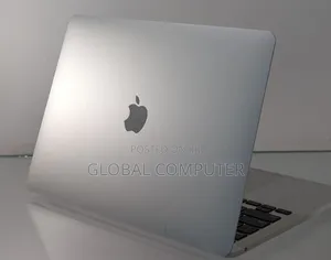 New Laptop Apple MacBook Pro 2020 8GB Intel Core I5 SSD 256GB