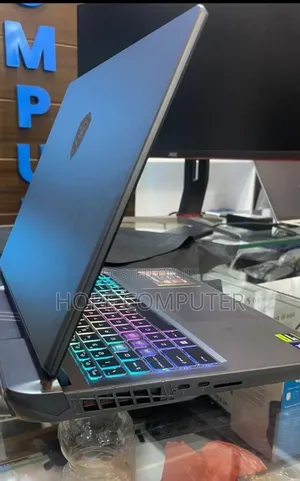 New Laptop MSI Vector 17 HX AI A2XWJG 16GB Intel Core Ultra 7 SSD 1T