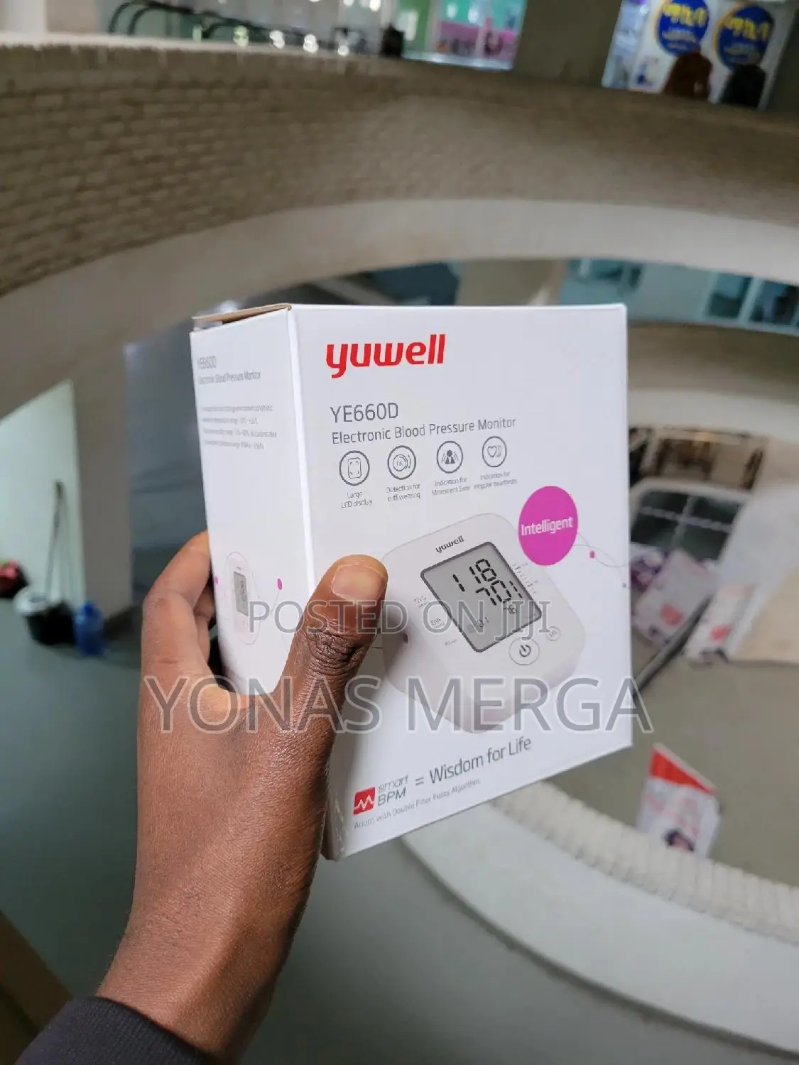 Accurate Blood Pressure Pulse Monitor閼easy to Read/Self-Test