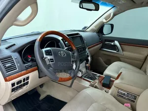 Toyota Land Cruiser 2016 Silver