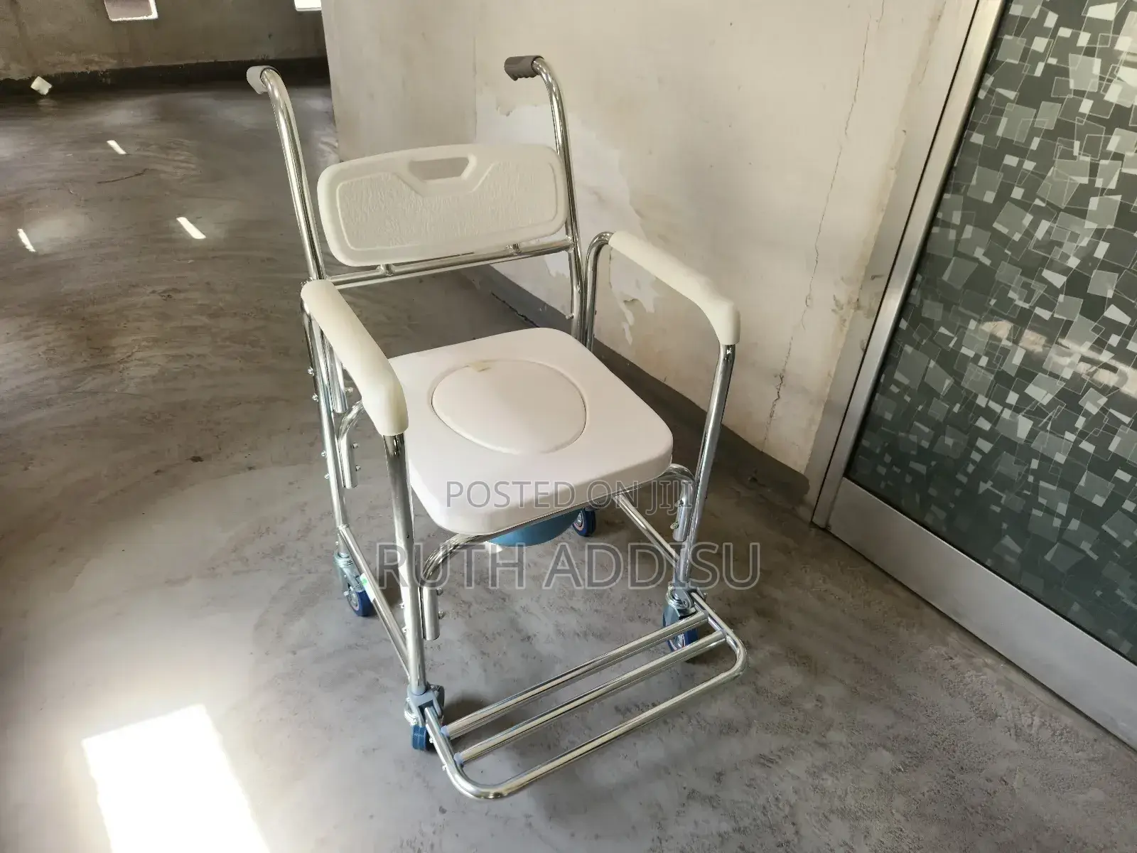Commode Wheelchair我有commode Wheelchair和風commode Wheelchair