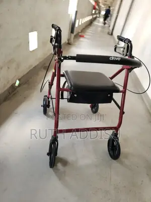 Photo - Walker本月four Wheel New With Seat Walker貿區medical Walker New