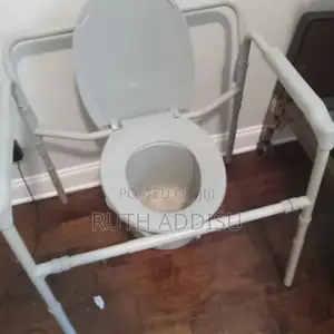 Photo - Toilet Seat黨籍commode Chair的我commode Chair墙單toilet Chair