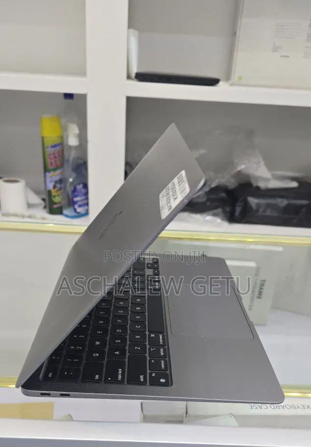 New Laptop Apple MacBook Air 2020 8GB Apple M1 SSD 256GB