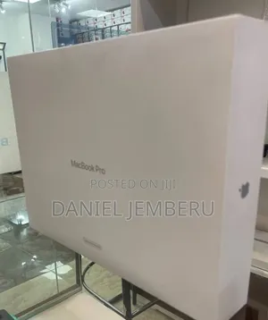 New Laptop Apple MacBook Pro 2022 M2 24GB Apple M2 SSD 4T