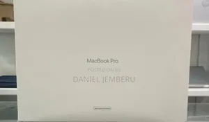 Photo - New Laptop Apple MacBook Pro 2022 M2 24GB Apple M2 SSD 4T