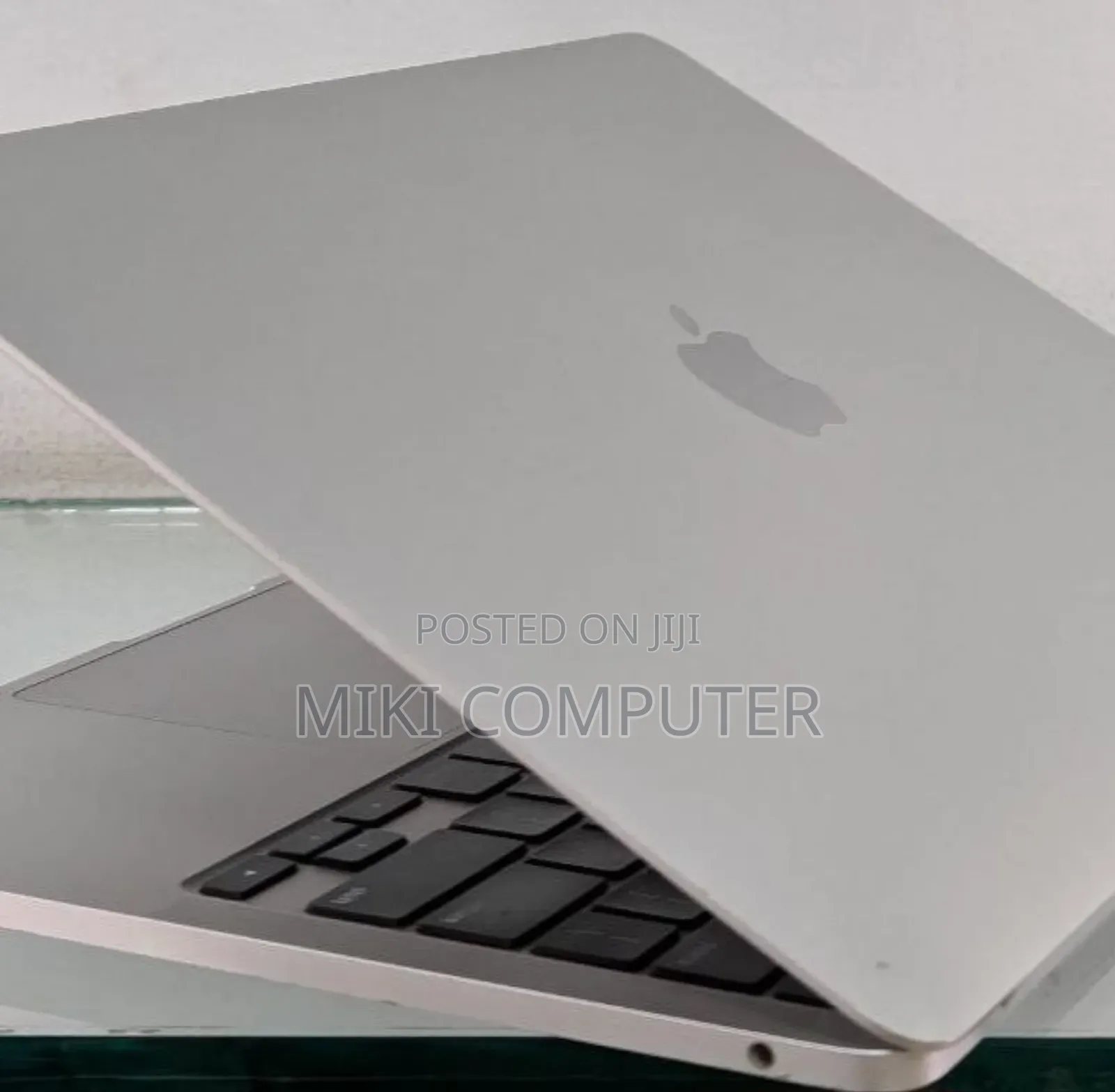 New Laptop Apple MacBook Pro 2022 M2 8GB Intel SSD 256GB