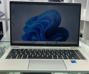 New Laptop HP EliteBook 830 G8 16GB Intel Core I7 SSD 512GB