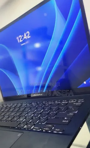 New Laptop Asus ZenBook 13 UX331UN 16GB Intel Core I7 SSD 512GB