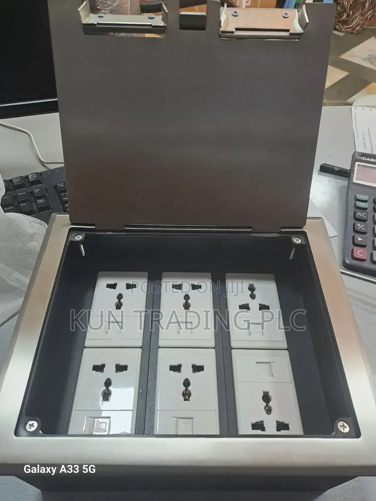 Floor Box 6data + 6socket