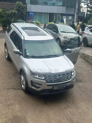 Photo - Ford Explorer Limited 4dr SUV AWD (3.5L 6cyl 6A) 2015 Silver