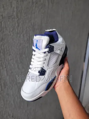 Photo - Air Jordan 4