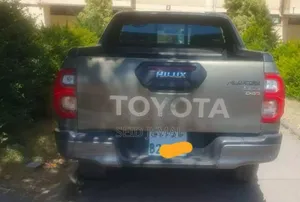 Toyota Hilux 2022 Gray