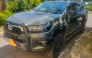 Toyota Hilux 2022 Gray