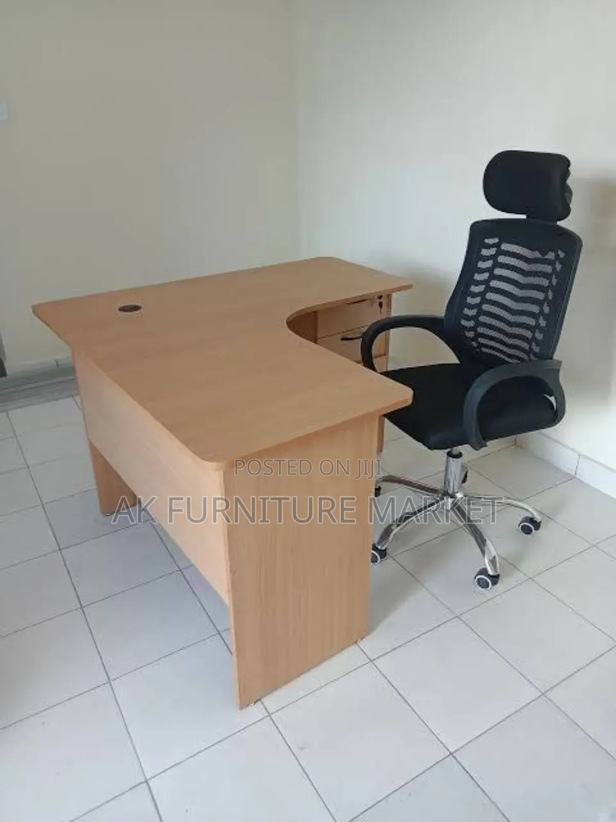 Modern Office L Shep Table and Chair