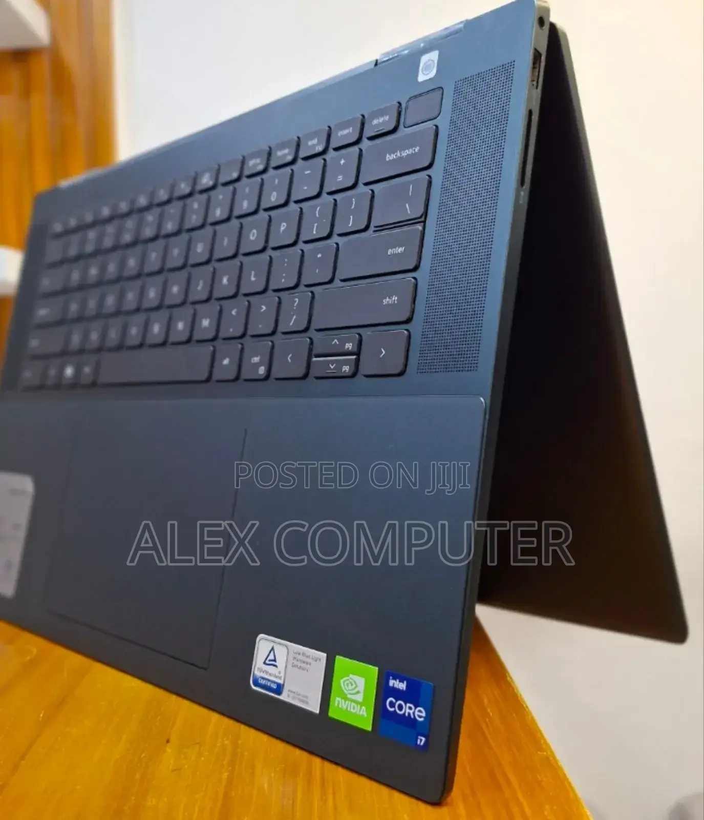 New Laptop Dell Inspiron 16 5620 16GB Intel Core I7 SSD 1T