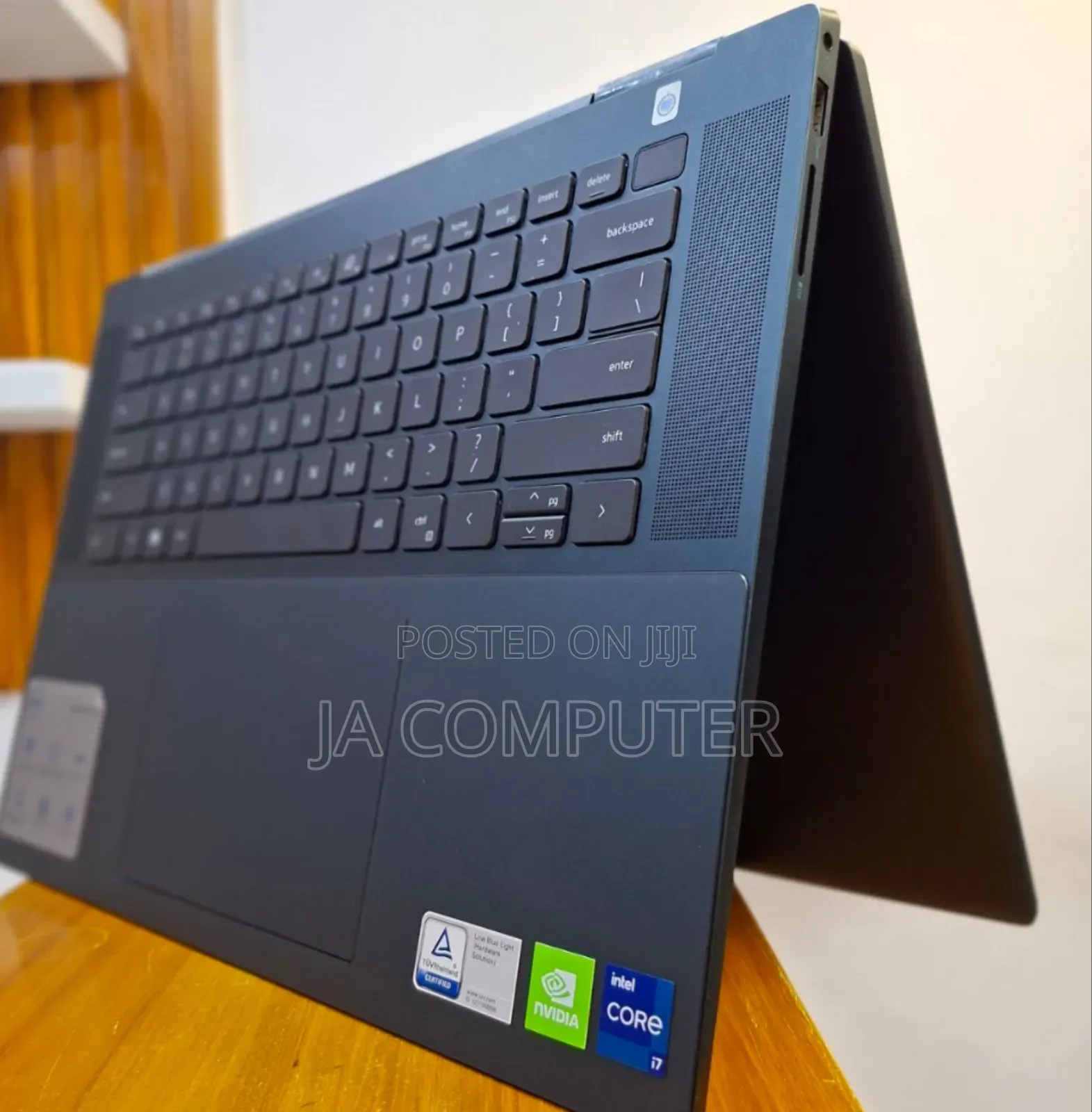 New Laptop Dell Inspiron 16 5620 16GB Intel Core I7 SSD 512GB