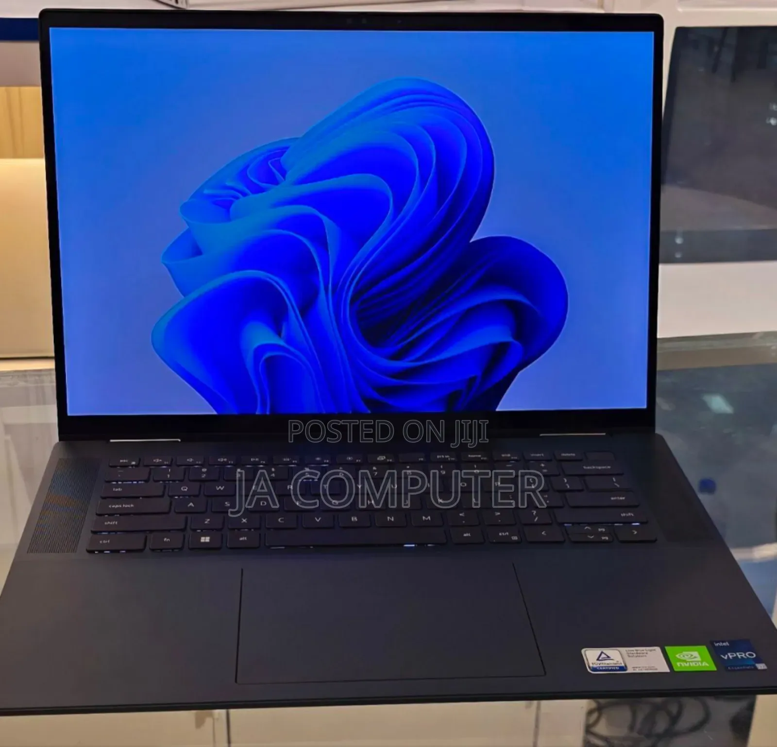 New Laptop Dell Inspiron 16 5620 16GB Intel Core I7 SSD 512GB