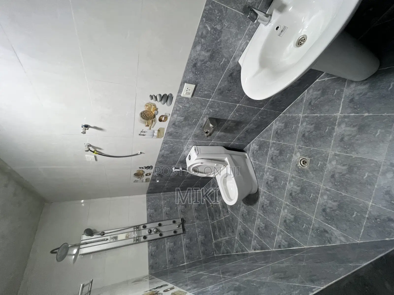 Furnished 3bdrm Apartment in Haile Garment, Nifas Silk-Lafto for sale