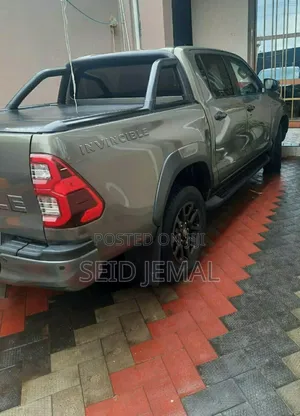 Toyota Hilux 2021 Gray