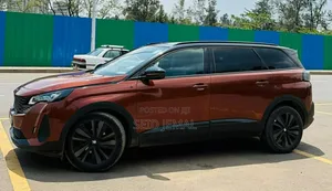 Peugeot 5008 2022 Orange