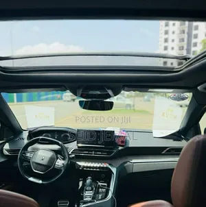 Peugeot 5008 2022 Orange