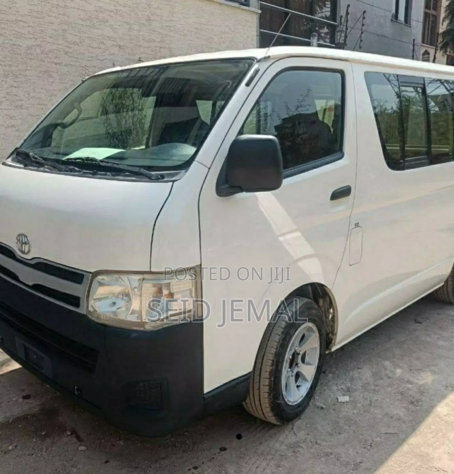 Toyota HiAce 2013 White