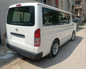 Toyota HiAce 2013 White