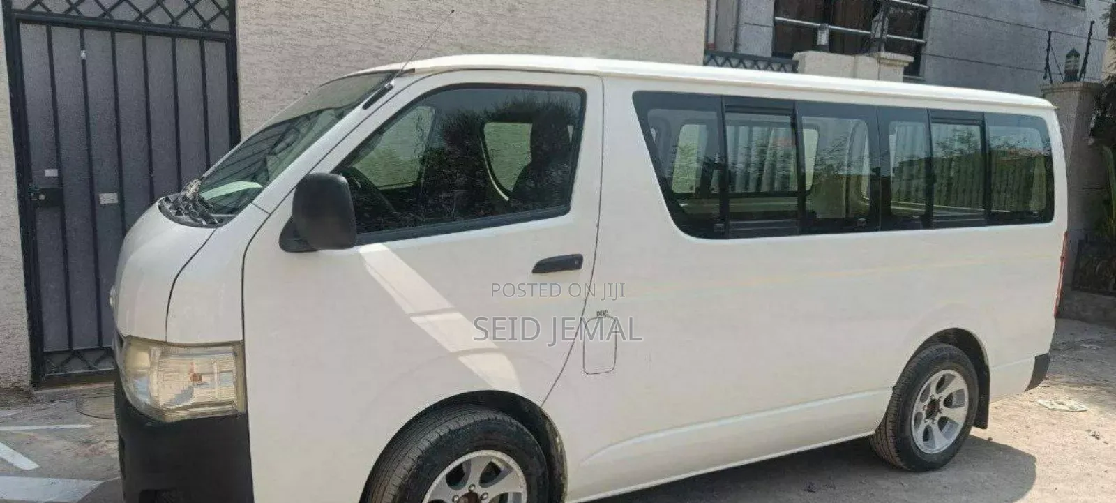 Toyota HiAce 2013 White
