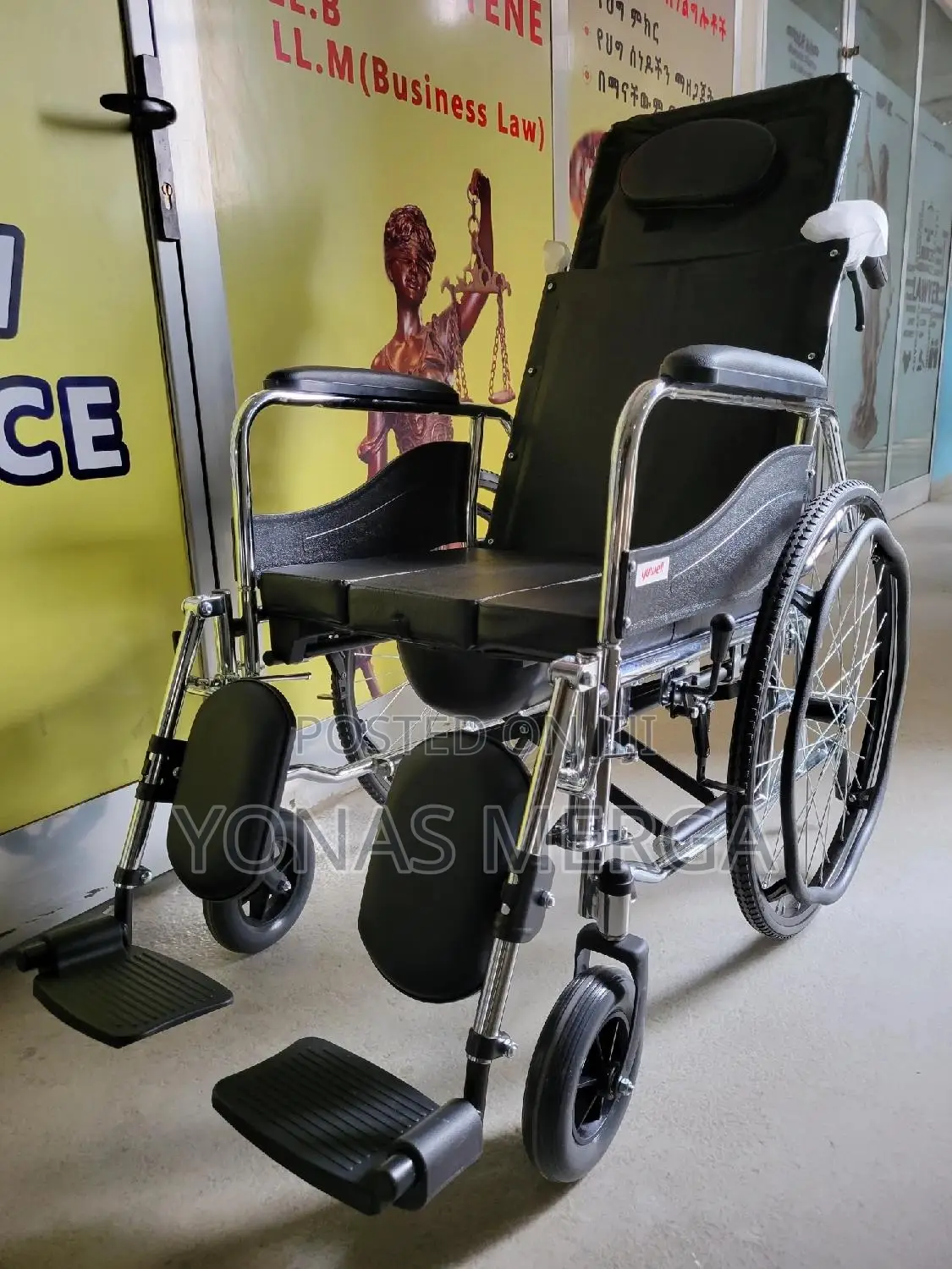 Toilet Wheelchair收strong Enough to Support Their Own Body