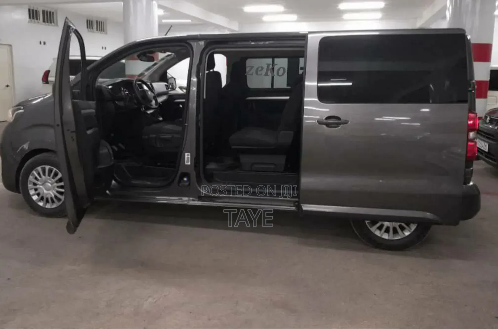 Toyota Grand HiAce 2020 Grey