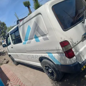 Photo - Toyota HiAce 2010 Silver