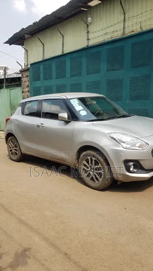 Suzuki Swift 2023 Silver