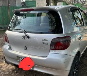 Toyota Vitz 2001 Silver