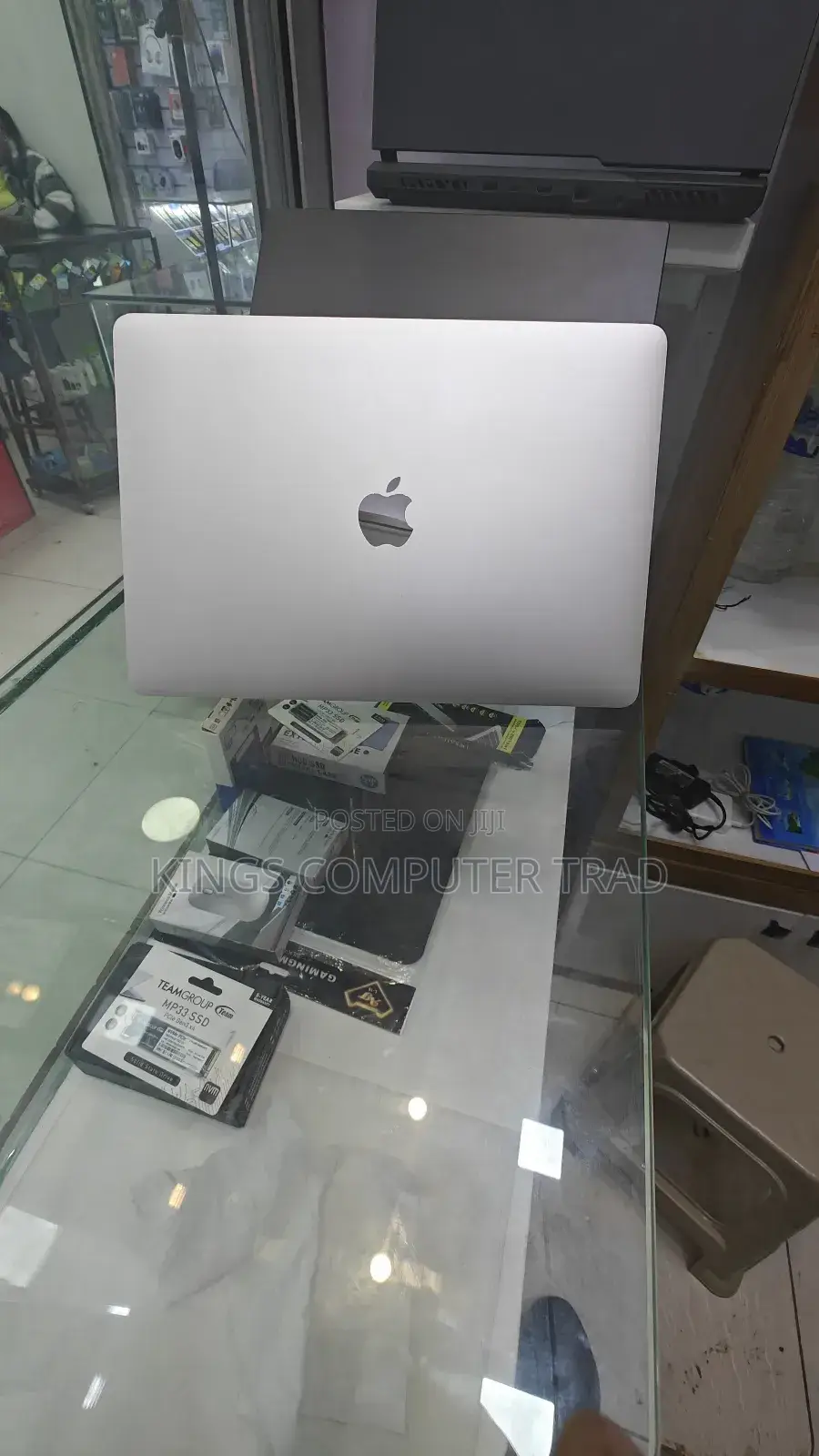 New Laptop Apple MacBook 2020 8GB Intel Core I7 SSD 512GB