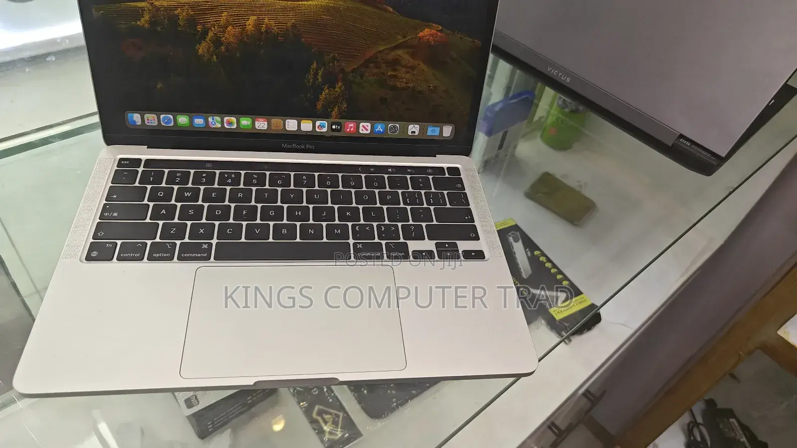 New Laptop Apple MacBook 2020 8GB Intel Core I7 SSD 512GB